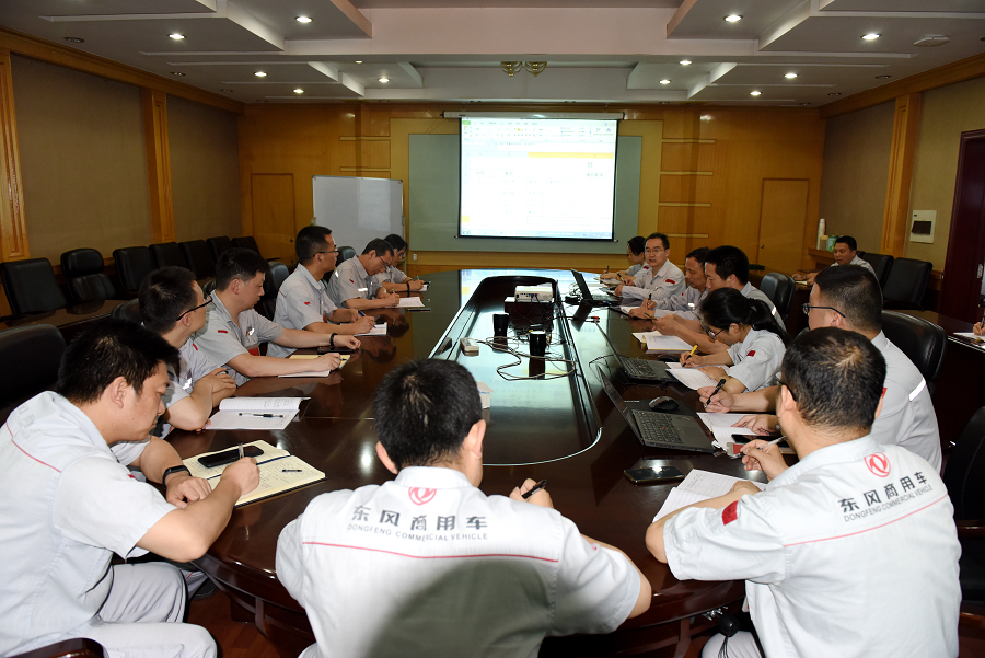 C:\Users\liangxq\Desktop\“三個報告”剛露面，鍛造廠員工為何討論的既熱烈又激烈？\鍛造廠分組討論1.jpg